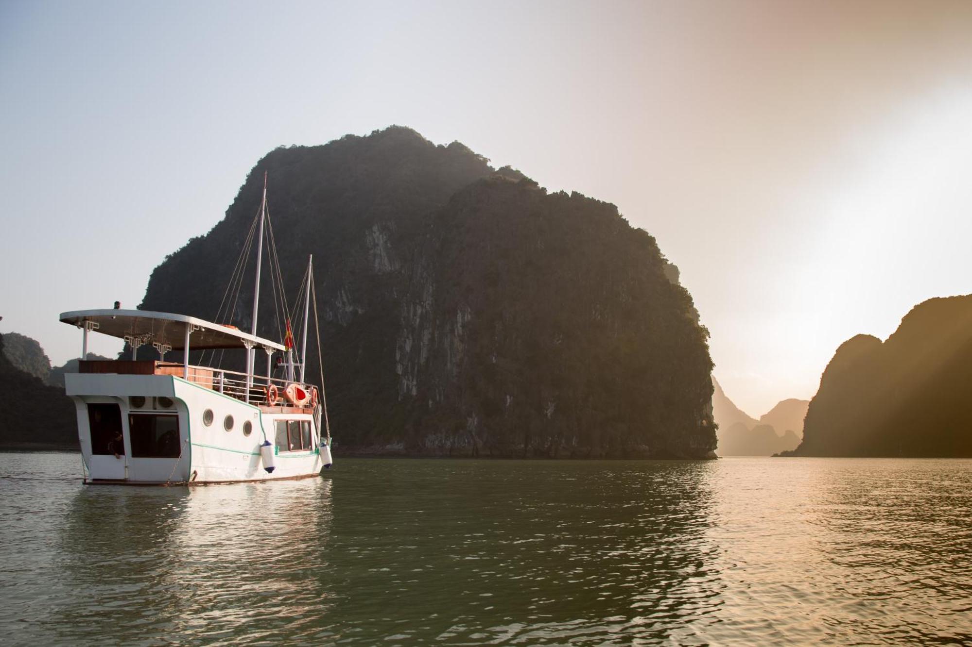 Emeraude Classic Cruises Халонг Экстерьер фото